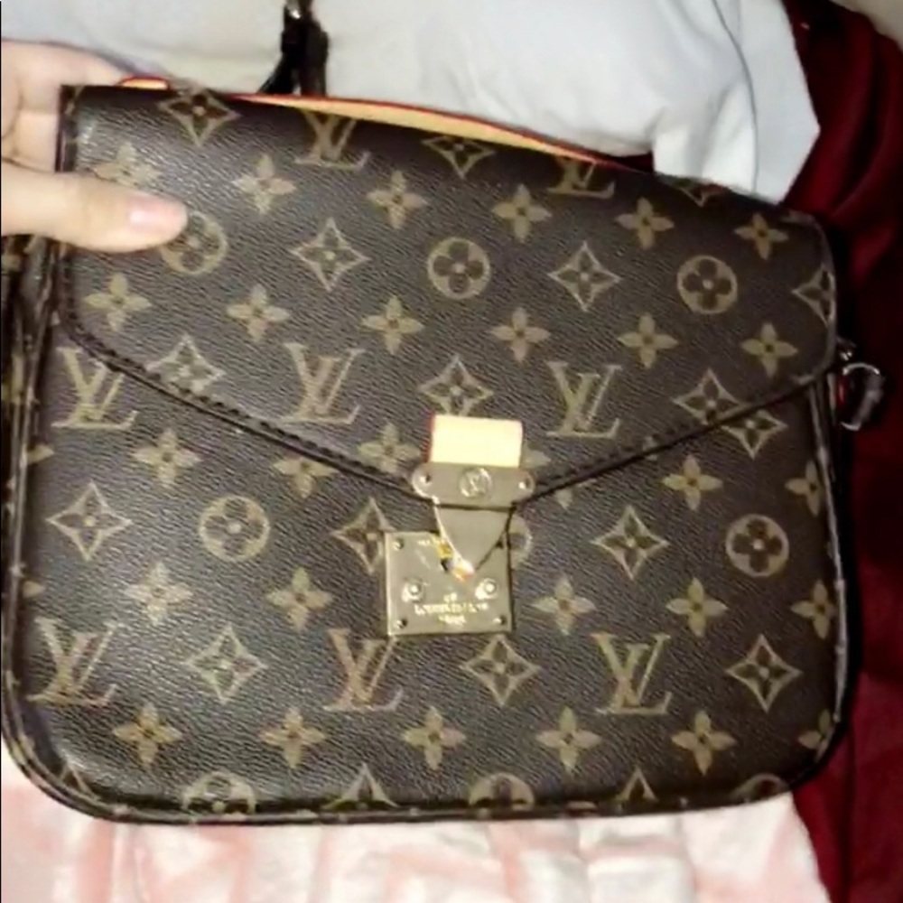 Luis Vuitton Purse